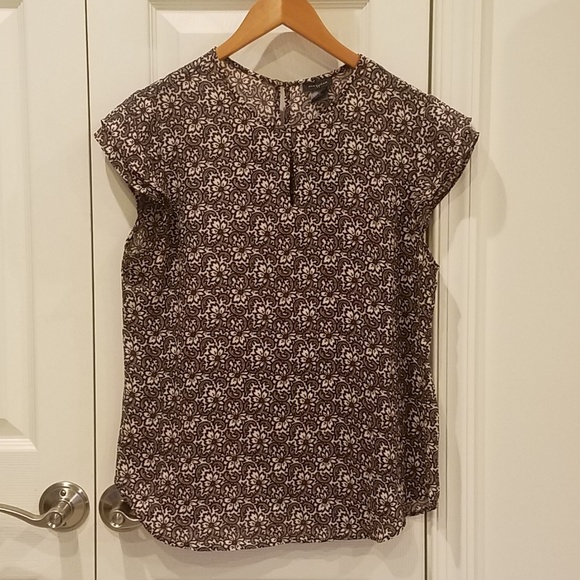 Ann Taylor Tops - Ann Taylor Floral Keyhole Flutter Sleeve Blouse